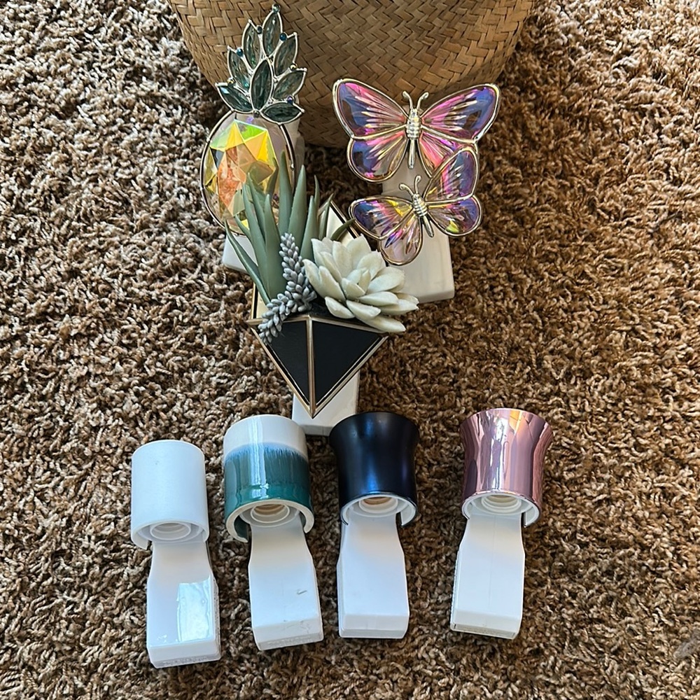 7 Bath & Body Works Wallflower Plugs - Assorted Colors